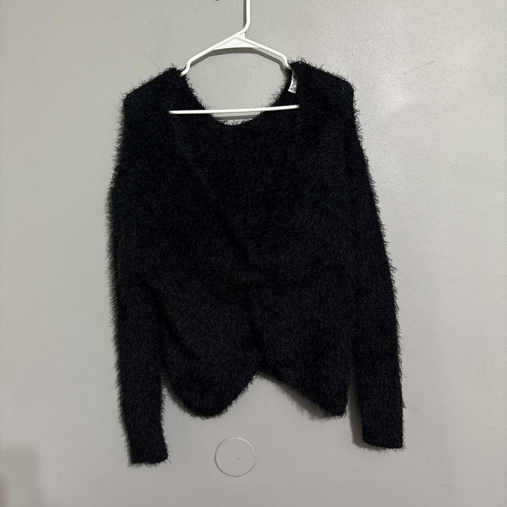 MADE With LOVE Long Sleeve Wide Neck Twist Front Hair Cropped Sweater Black Lg